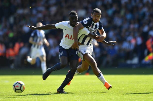 表现得尤为 表现得尤为