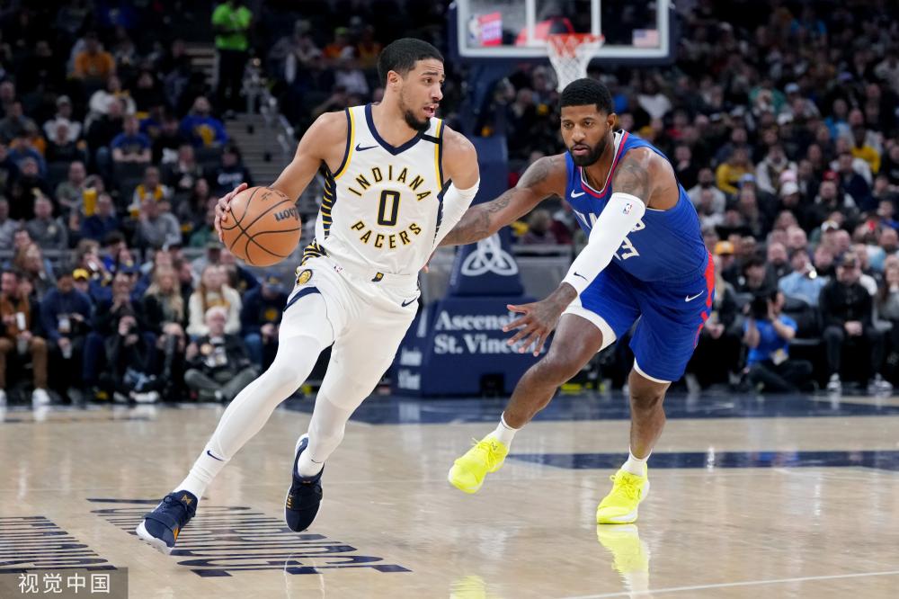 鼓舞着粉丝 鼓舞着粉丝