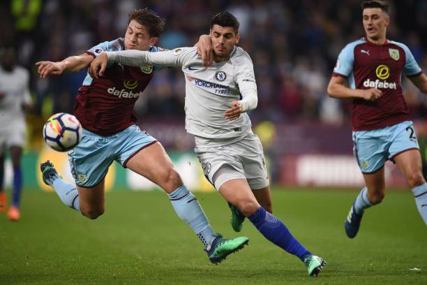 丝毫不逊于 丝毫不逊于